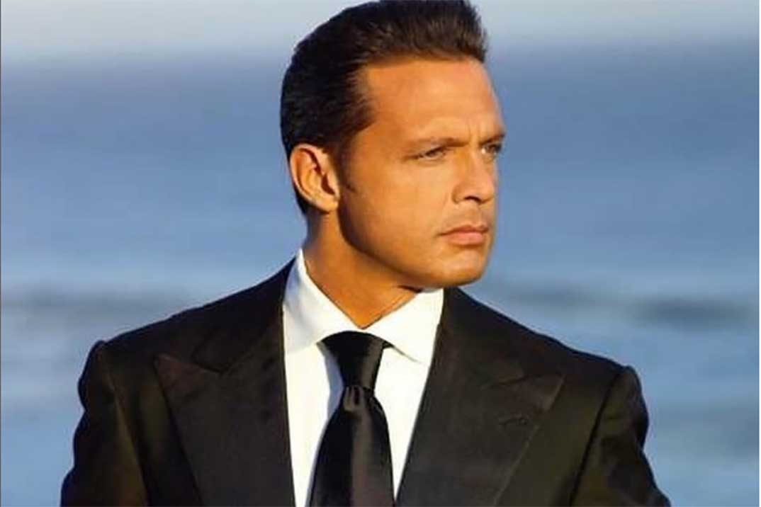 Luis Miguel pillado con una mujer, que no es Paloma Cuevas