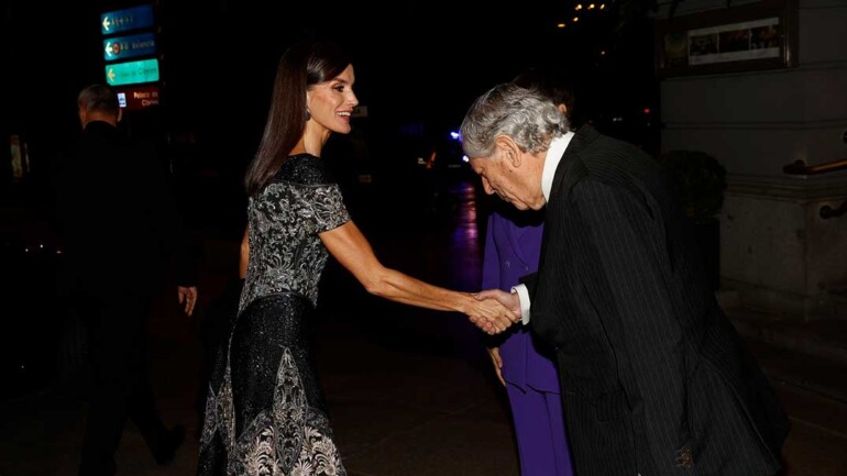 La reina Letizia vuelve a confiar en Felipe Varela