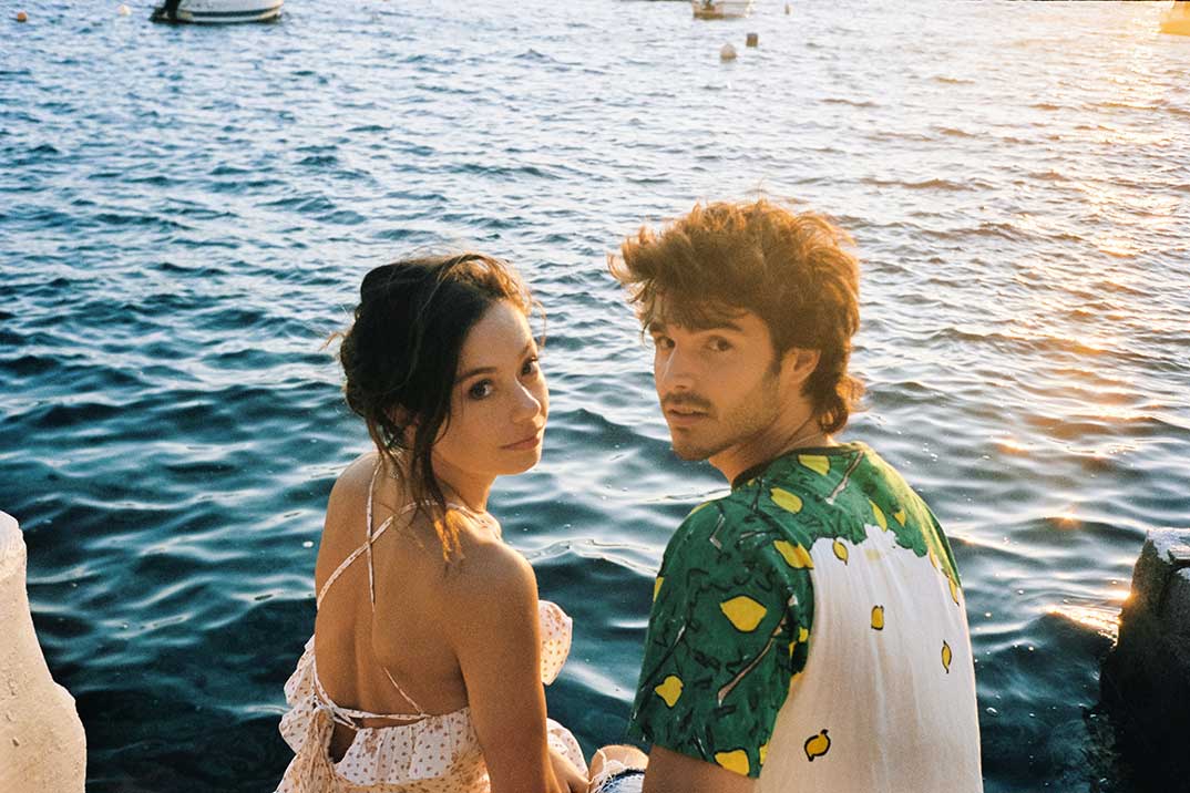 Anna Castillo y Álvaro Mel confirman su relación con su foto más romántica