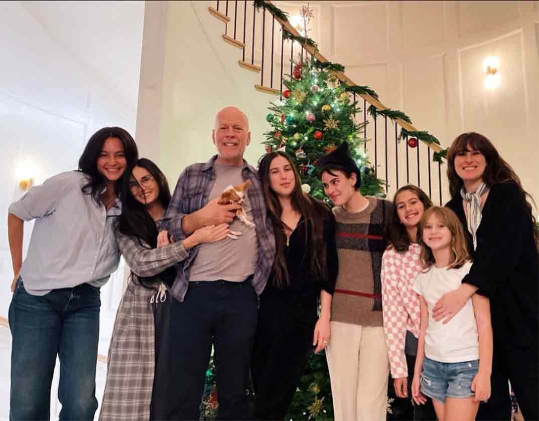 Bruce Willis y Demi Moore con sus hijas y Emma Heming Willis © Redes Sociales