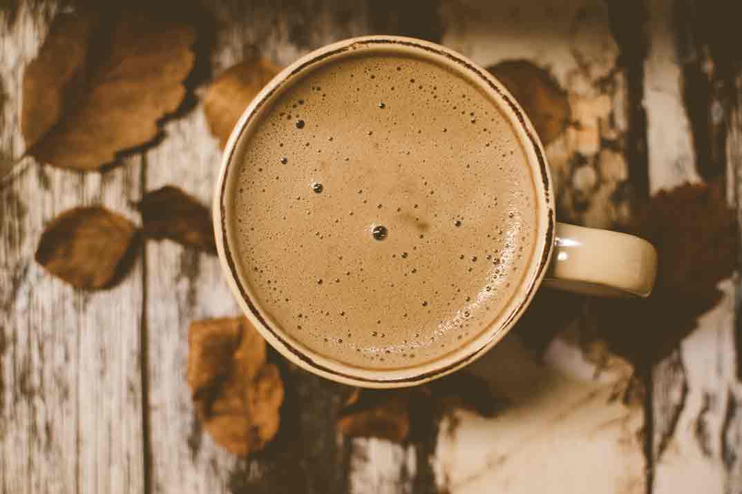 ¿Cuál es la diferencia entre el café instantáneo y el café elaborado en una cafetera espresso semiautomática?