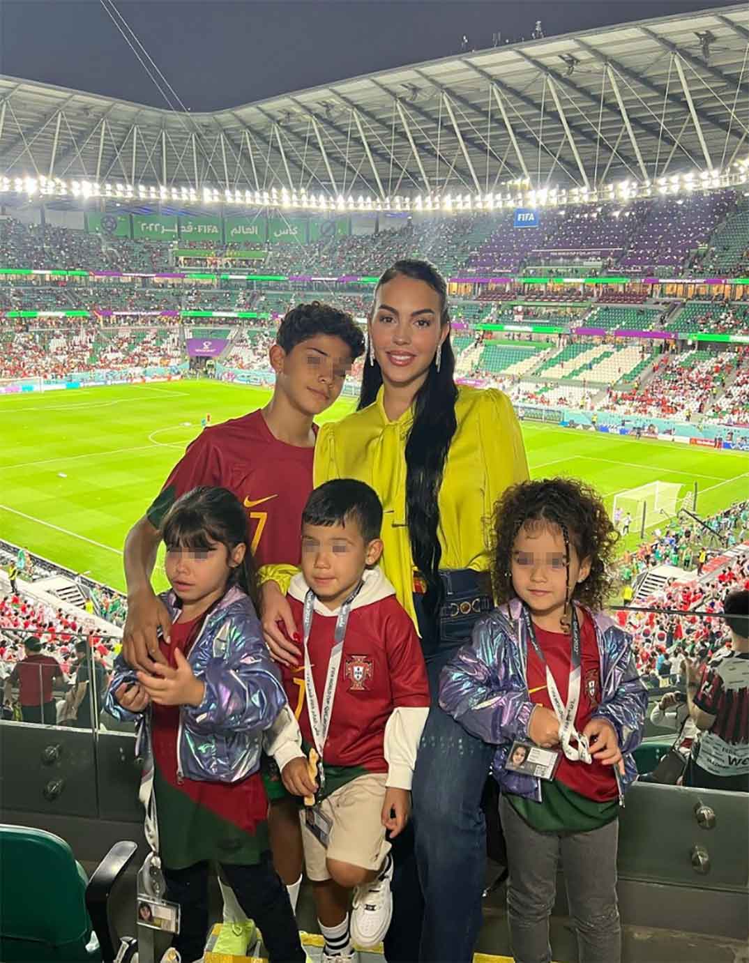 Georgina Rodríguez con sus hijos © Instagram