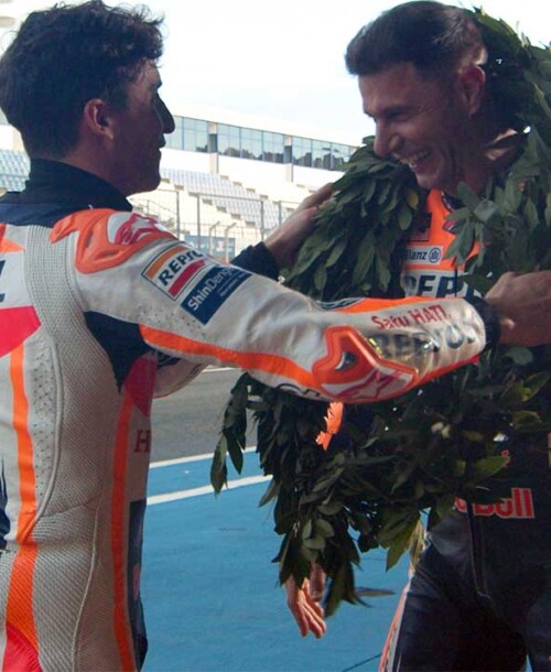 ‘Joaquín, El Novato’ se convierte en piloto de MotoGP con Marc Márquez