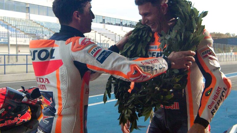 ‘Joaquín, El Novato’ se convierte en piloto de MotoGP con Marc Márquez