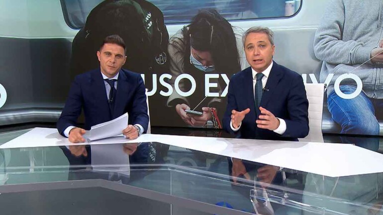 ‘Joaquín, El Novato’, presentador de informativos con Vicente Vallés