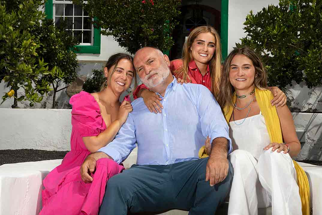 José Andrés y familia en España © HBO Max