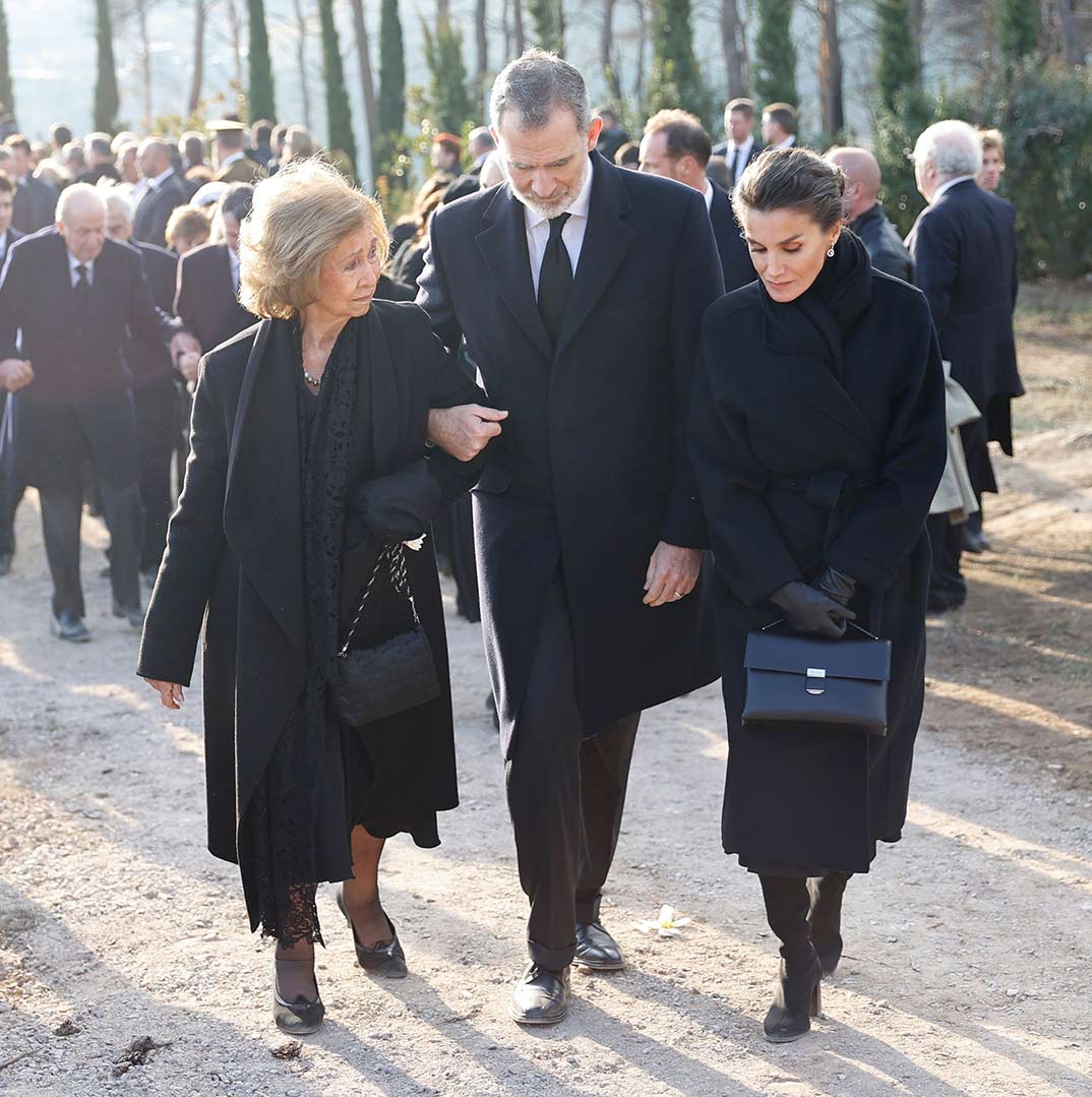 Reyes Felipe y Letizia con la reina Sofía - Funeral Constantino de Grecia © Casa Real S.M. El Rey