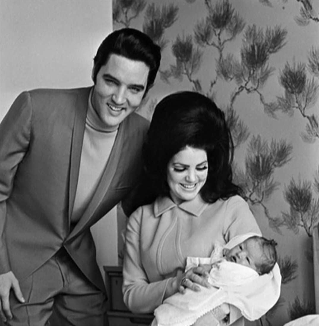 Lisa Marie Presley con sus padres © Redes Sociales