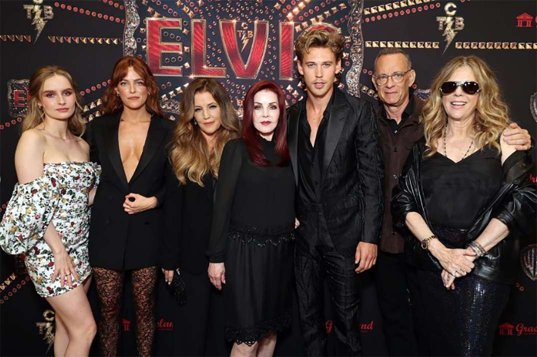 Lisa Marie Presley junto a su madre Priscila Presley, Austin Butler y el elenco de la película 'Elvis' © Redes Sociales