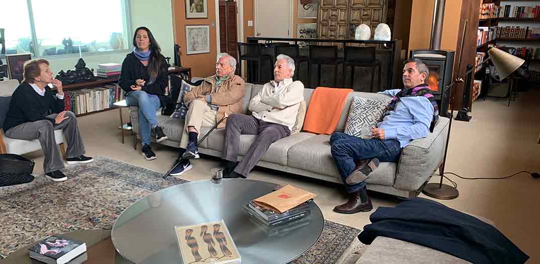 Mario Vargas Llosa y Patricia Vargas Llosa con sus hijos © Redes Sociales