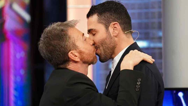 El apasionado beso de Miguel Ángel Silvestre y Pablo Motos