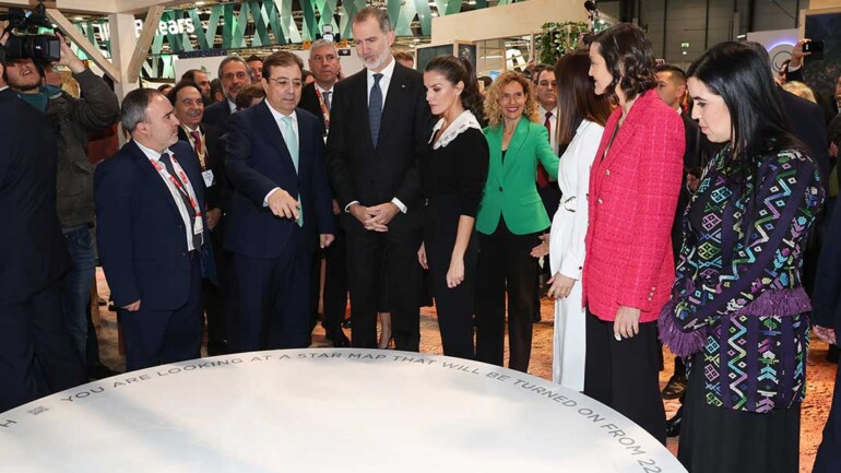 El nuevo jersey con cuello bebé de la reina Letizia