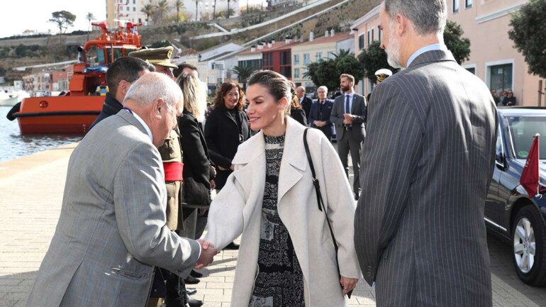 La reina Letizia ficha un nuevo vestido de las rebajas de Mango