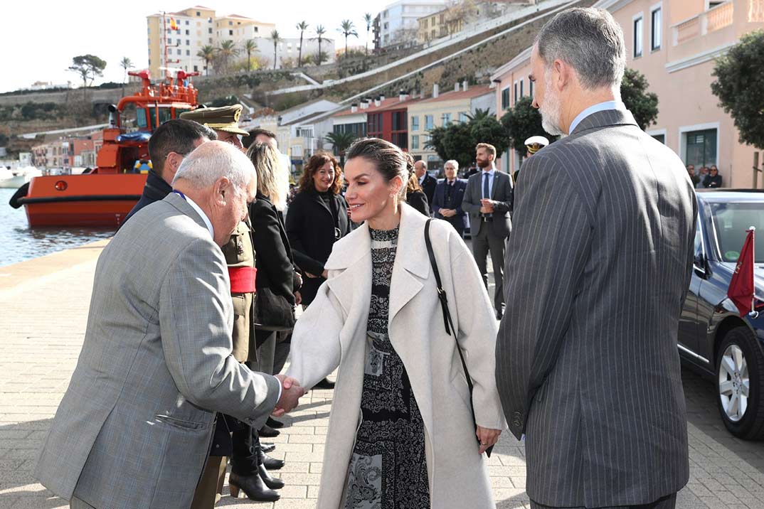 La reina Letizia ficha un nuevo vestido de las rebajas de Mango