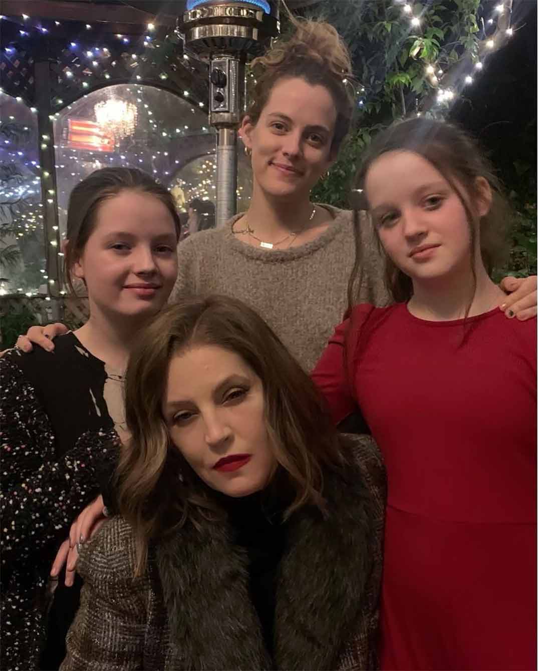 Lisa Marie Presley con sus hijas © Redes Sociales