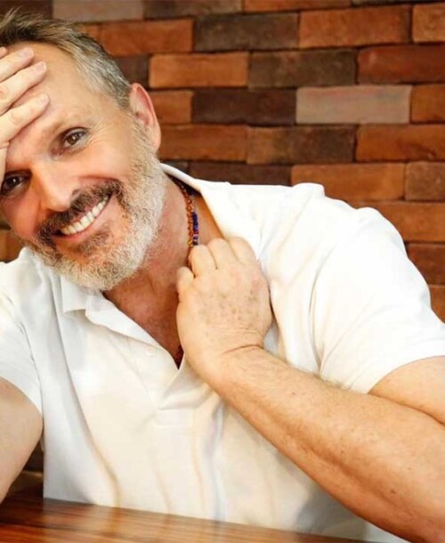 Miguel Bosé asaltado en su casa de México por diez encapuchados