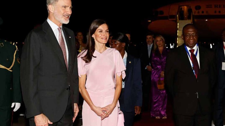 Los reyes Felipe y Letizia aterrizan en Angola