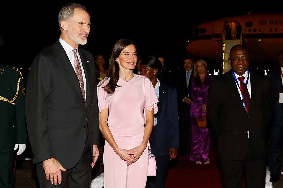 Los reyes Felipe y Letizia aterrizan en Angola