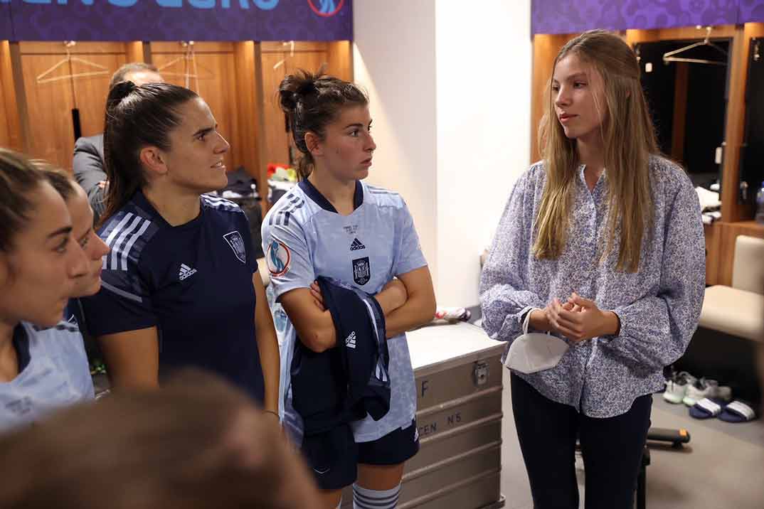 Princesa Leonor y su hermana infanta Sofía - Eurocopa femenina de fútbol © Casa S.M. El Rey