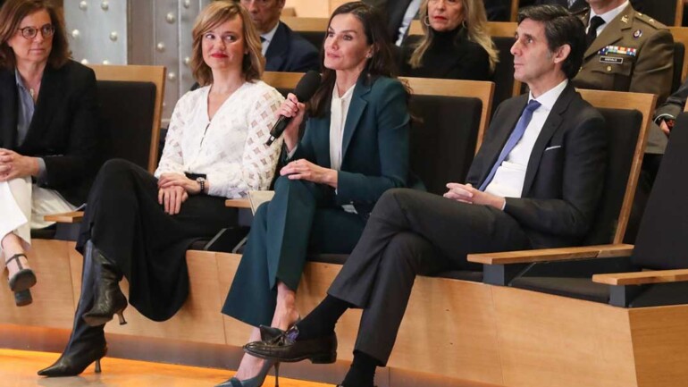 La reina Letizia apuesta por el verde para mostrar su apoyo a la lucha por la Salud Mental