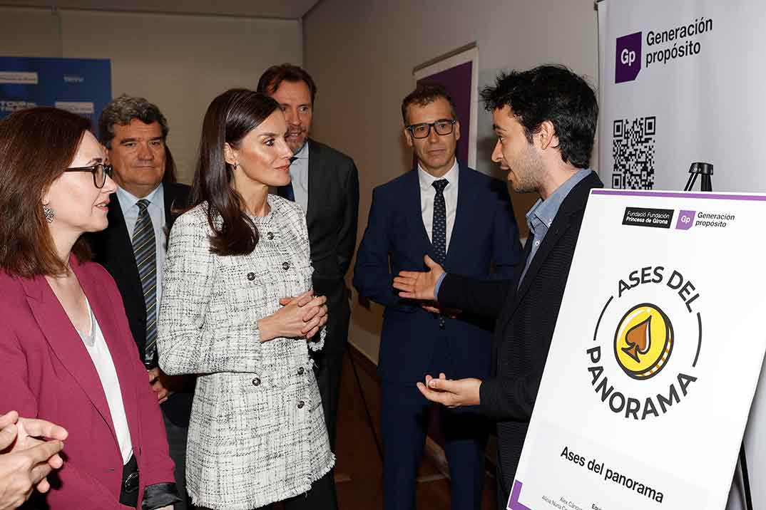 La nueva chaqueta de tweed de la reina Letizia, ideal para esta primavera