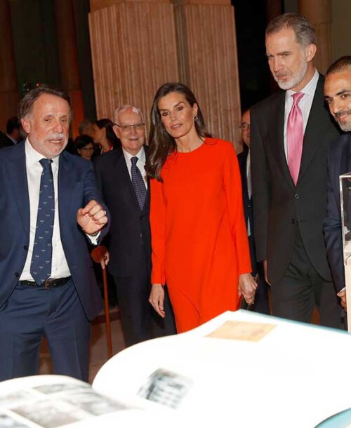 La reina Letizia recupera su conjunto naranja de Zara