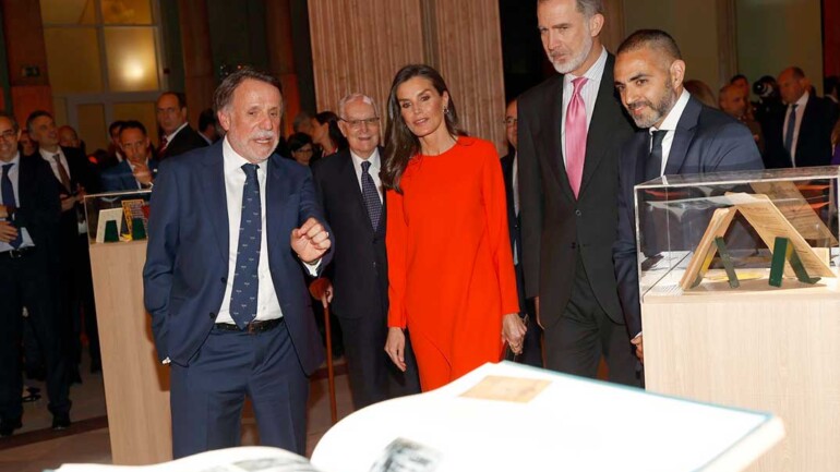 La reina Letizia recupera su conjunto naranja de Zara