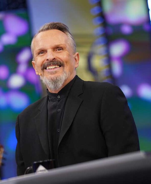 Miguel Bosé habla abiertamente de su bisexualidad, sus adicciones y sus problemas con la voz