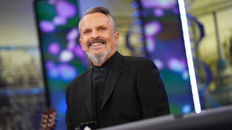 Miguel Bosé habla abiertamente de su bisexualidad, sus adicciones y sus problemas con la voz