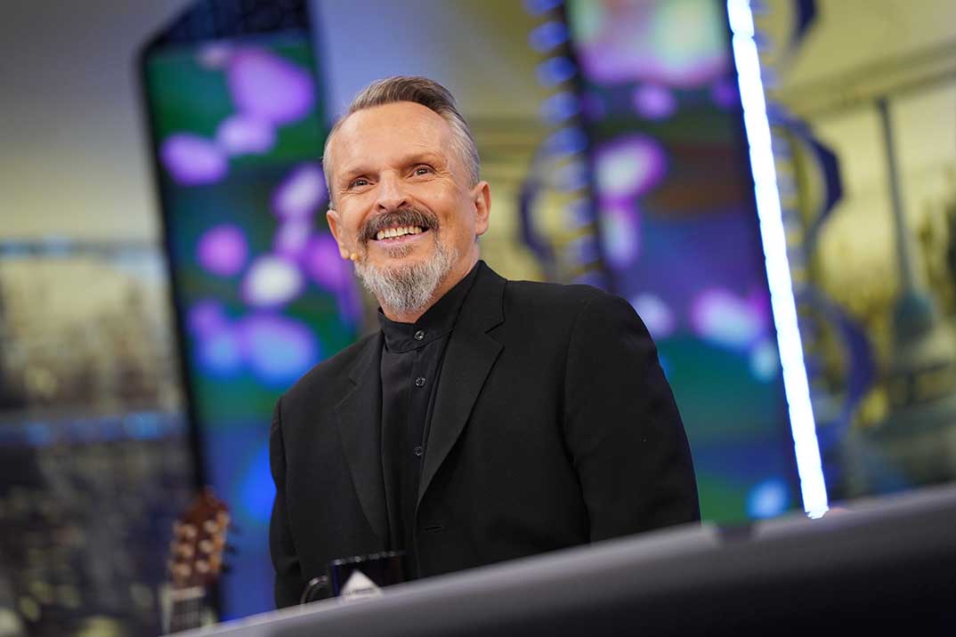 Miguel Bosé habla abiertamente de su bisexualidad, sus adicciones y sus problemas con la voz