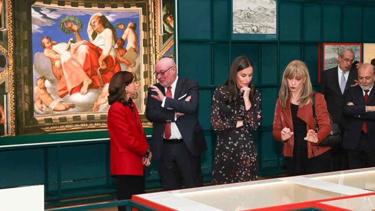La reina Letizia le da la bienvenida a la primavera con su vestido preferido de Massimo Dutti