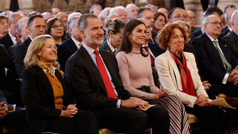 Los Reyes abren el palacio a la Real Academia de la Historia