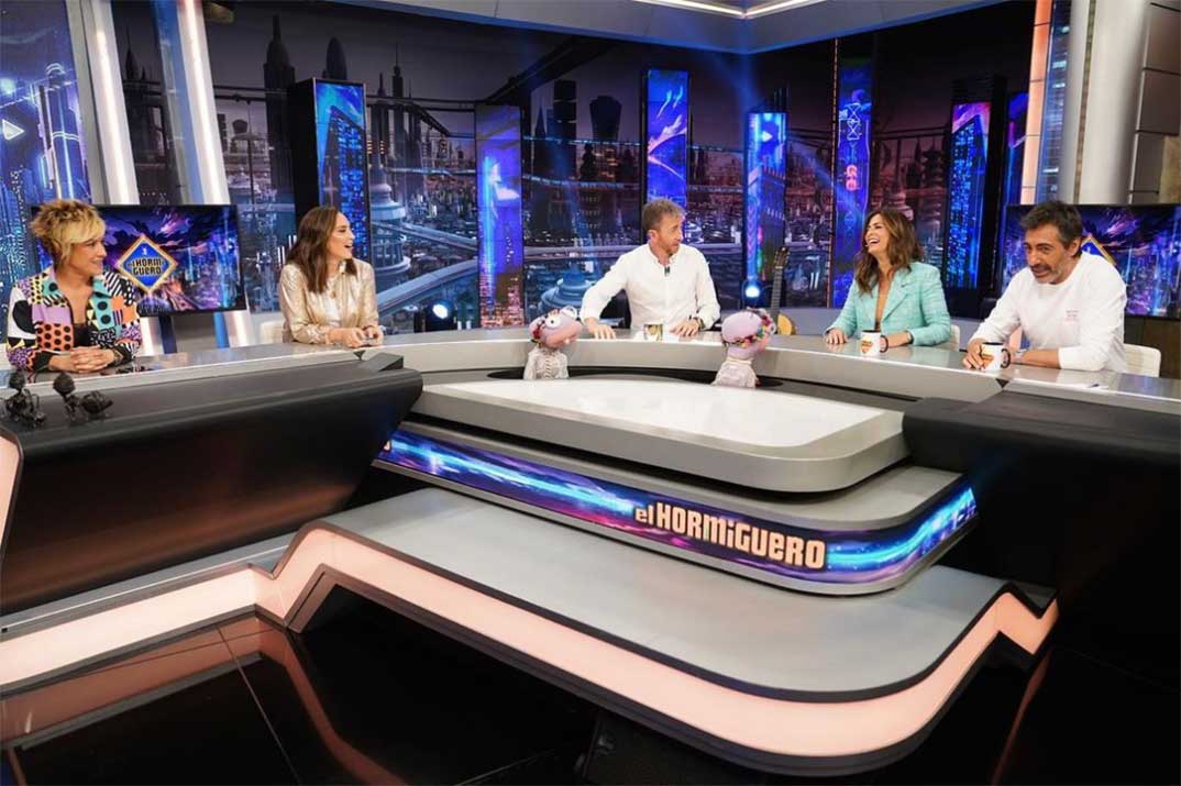 Pablo Motos con Cristina Pardo, Tamara Falcó, Nuria Roca y Juan del Val -El Hormiguero © Antena 3
