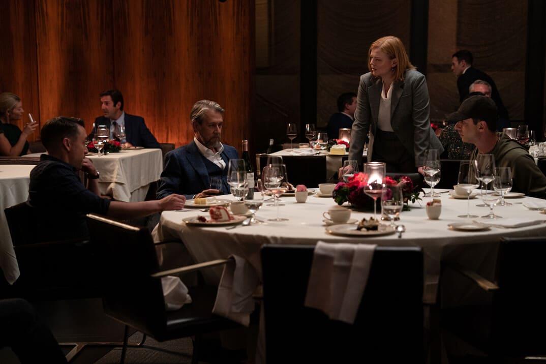 "Succession" Temporada 4 Capítulo 3 - los hermanos pasan la noche juntos