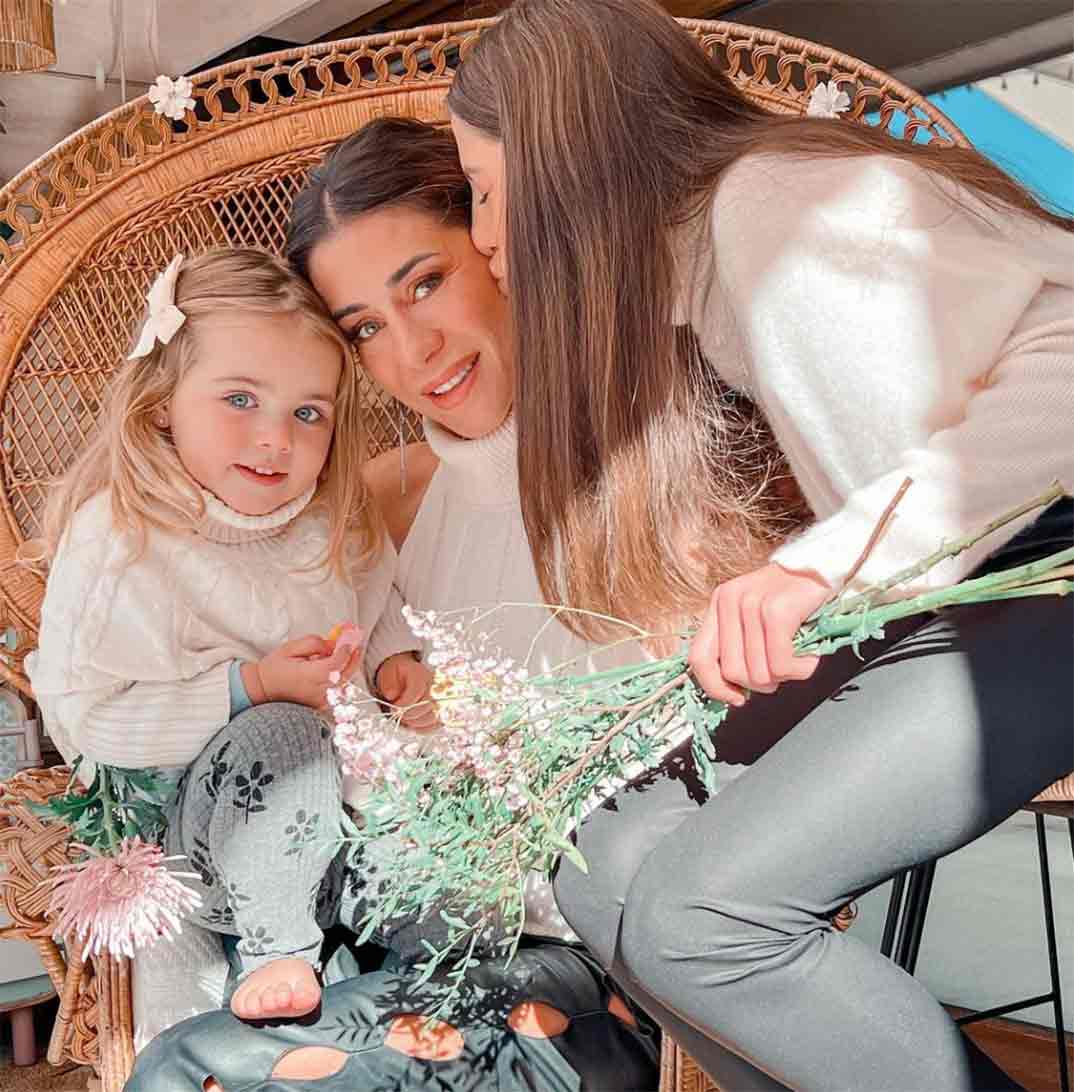Elena Tablada con sus hijas © Instagram
