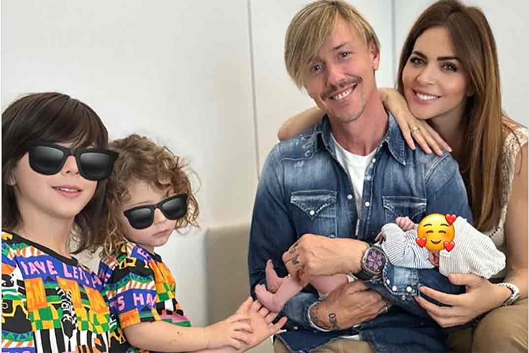 Guti con su mujer Romina Belluscio, sus hijos y su nieto Hugo © Redes Sociales