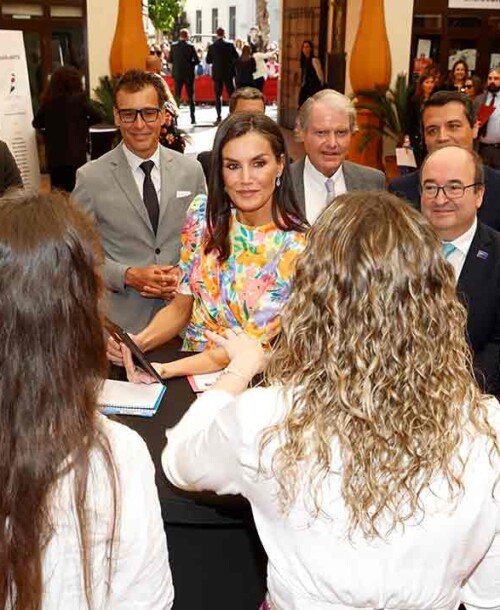 La reina Letizia se viste de flores en primavera