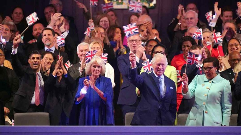 El rey Carlos III y Camilla arropados por la familia real británica en el concierto de la coronación