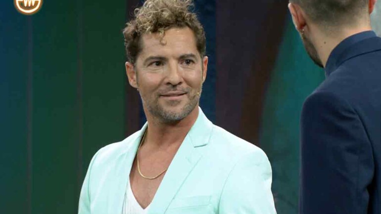 David Bisbal pide permiso a Rosanna Zanetti para hablar de sus relaciones sexuales