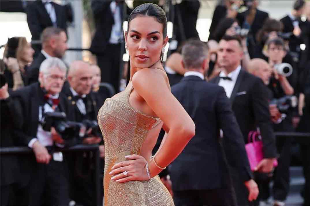 Georgina Rodríguez apuesta por un espectacular vestido dorado para brillar en Cannes