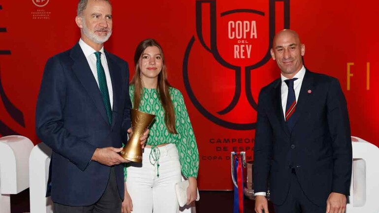 La infanta Sofía acompaña a Felipe VI a la final de la Copa del Rey