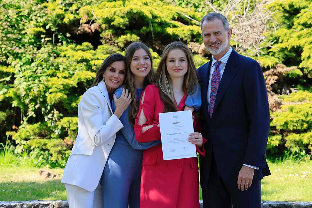 Reyes Felipe y Letizia con la princesa Leonor y la infanta Sofía - Graduación Princesa de Asturias © Casa Real S.M. El Rey