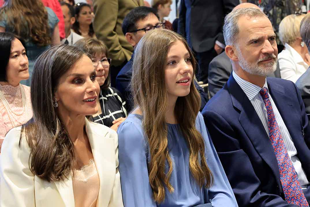 Reyes Felipe y Letizia con la infanta Sofía - Graduación Princesa de Asturias © Casa Real S.M. El Rey