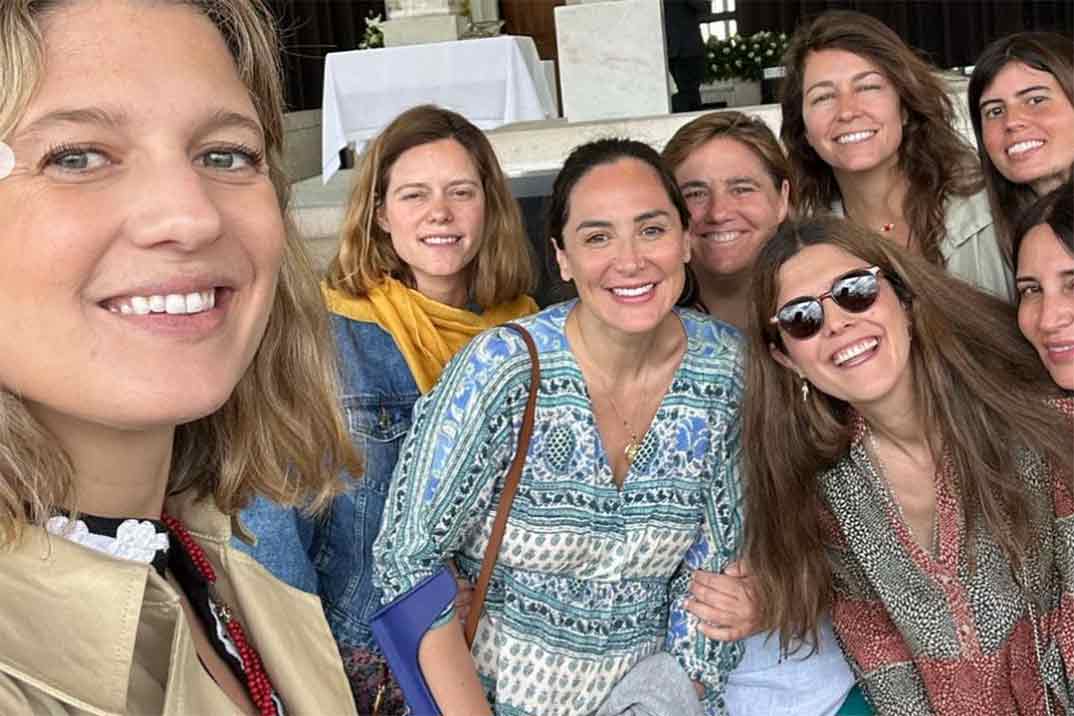 Tamara Falcó, con muletas, de despedida de soltera en Fátima