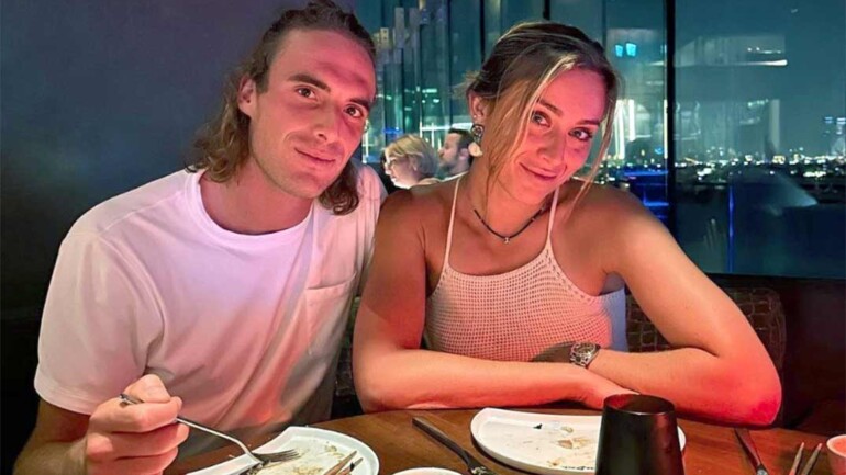 Paula Badosa olvida a Juan Betancourt con el tenista Stefanos Tsitsipás
