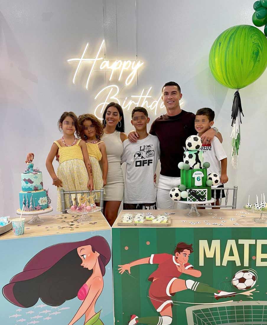 Cristiano Ronaldo y Georgina Rodríguez con sus hijos © Redes Sociales