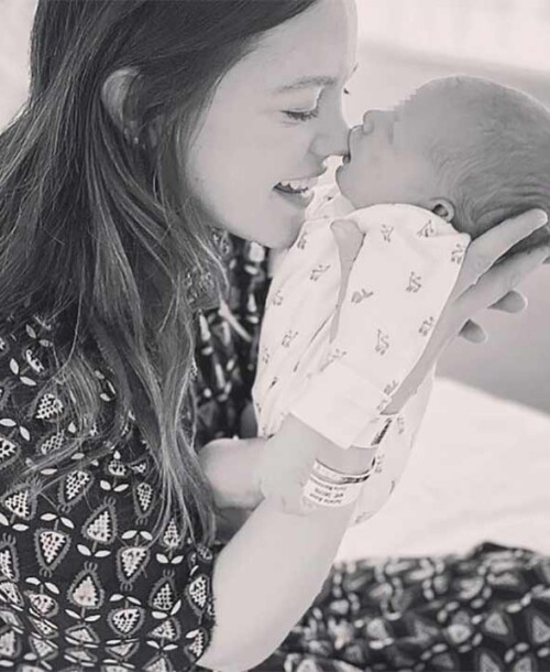 Isabelle Junot presenta a la pequeña Philippa: «Sigo en una nube»