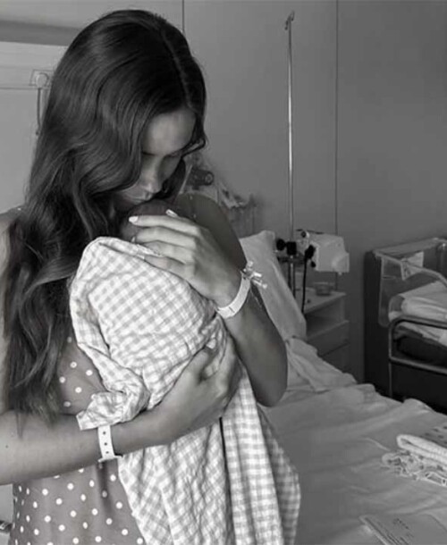 María Pombo muestra la cicatriz de la cesárea tras el nacimiento de su hija Vega: «Mi segundo tatuaje»