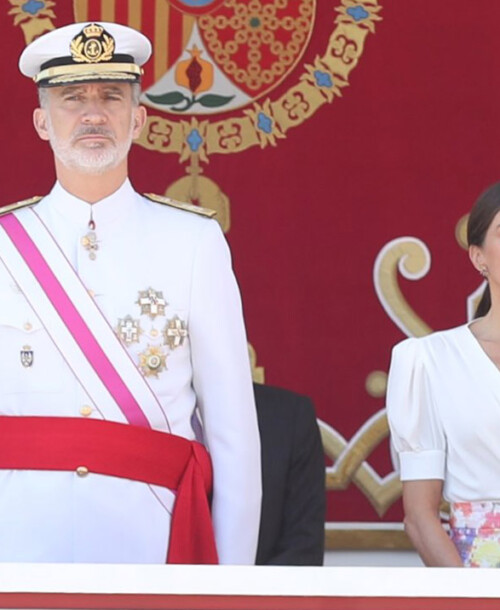 El look primaveral de la reina Letizia en el Día de las Fuerzas Armadas