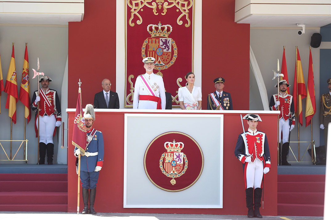 Reyes Felipe y Letizia - Día de las Fuerzas Armadas © Casa Real S.M. El Rey